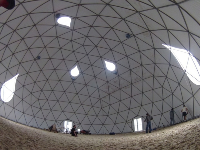 Ecole de cirque sous tente iglo géodésique 20m